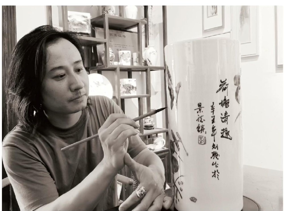 劉駿（國(guó)瓷紅葉畫院副秘書長(zhǎng)）