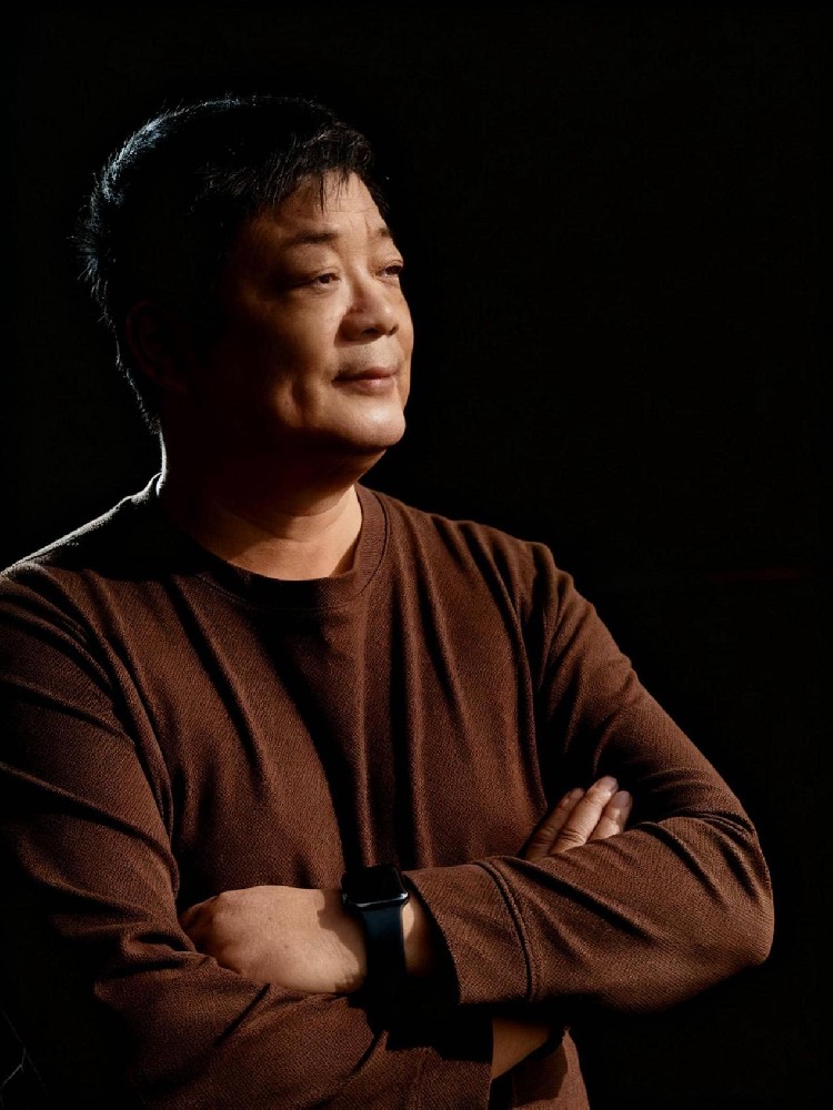 馬俊（國(guó)瓷紅葉畫院研究員）